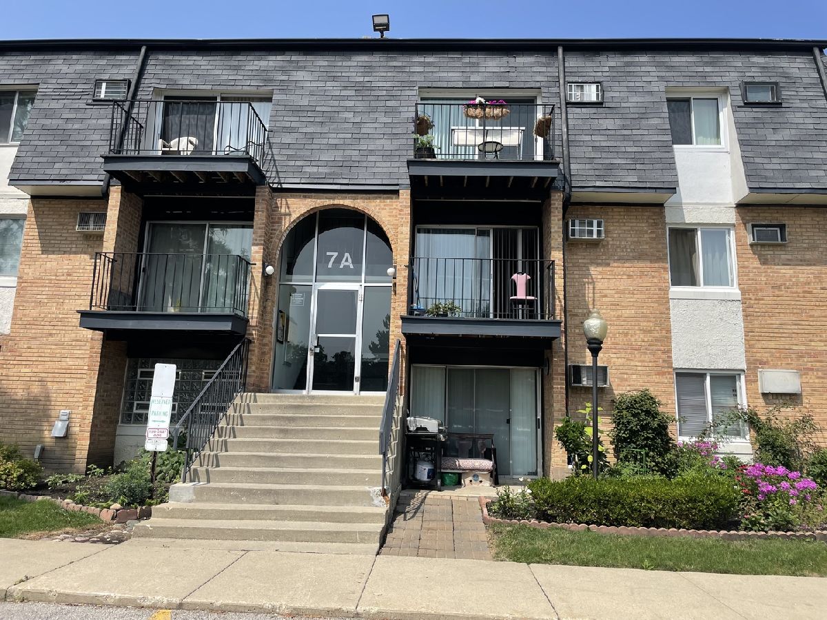 Condominiums Sold Windhaven Palatine Illinois, 7 Dundee Quarter