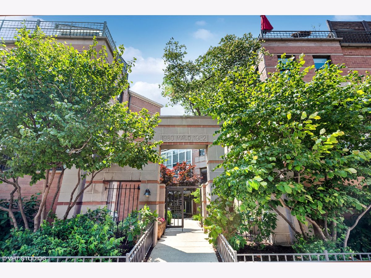 Townhomes Sold Maud Court Chicago Illinois, 1980 Maud