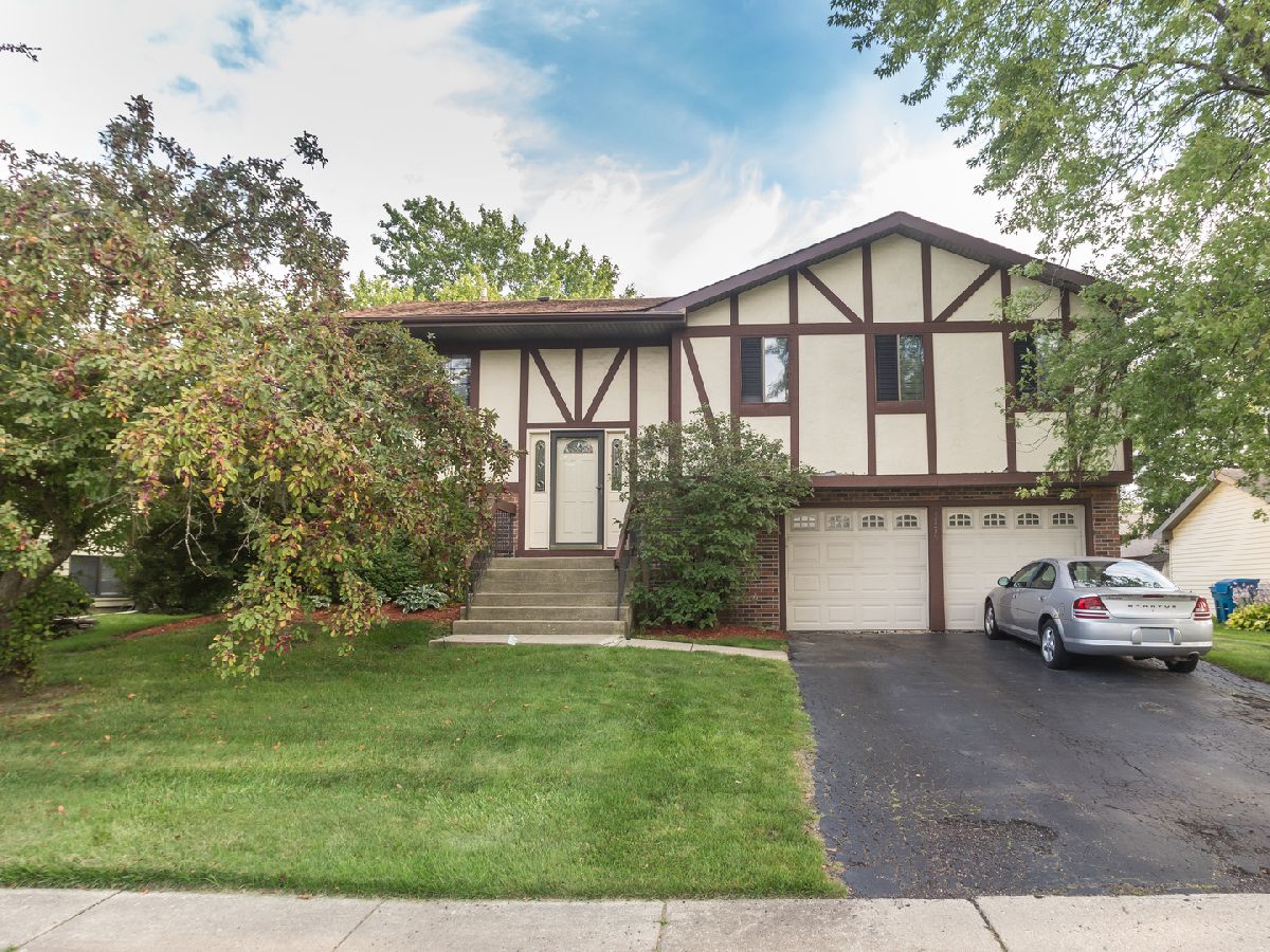 Homes & Condos & Townhomes Sold Woodlake Trails Hanover Park Illinois, 1775 Nautilus