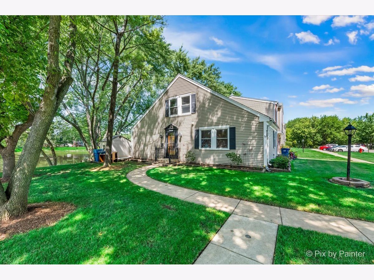 Townhomes Sold Olde Salem Hanover Park Illinois, 7704 Guilford Cmns
