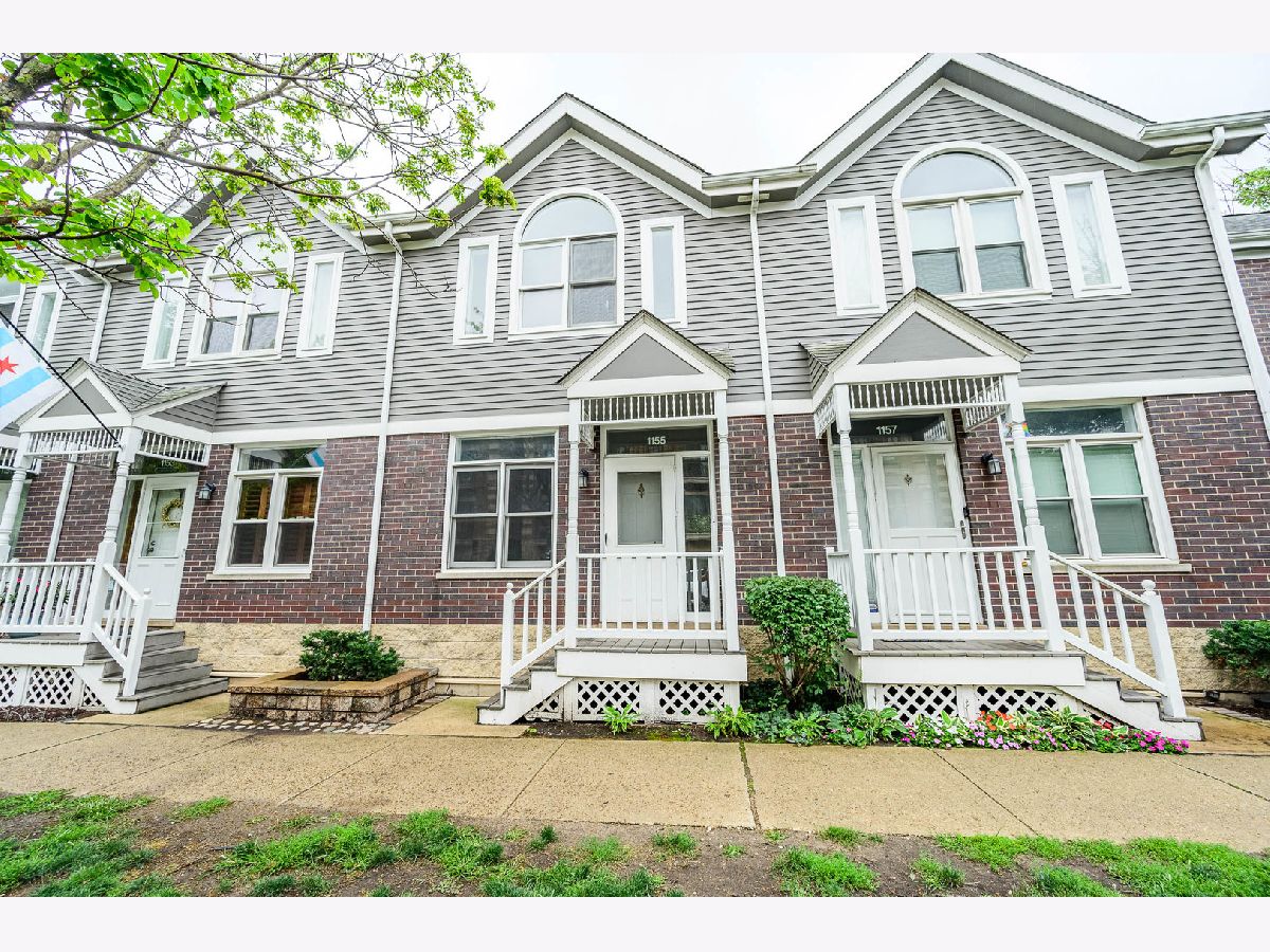 Townhomes Sold Hawthorne Court Chicago Illinois, 1155 Roscoe