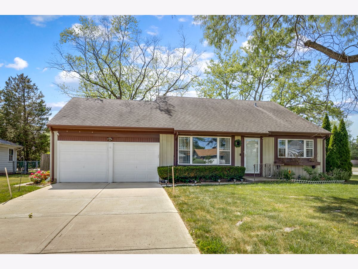 Homes Rented Strathmore Buffalo Grove Illinois, 855 Aspen