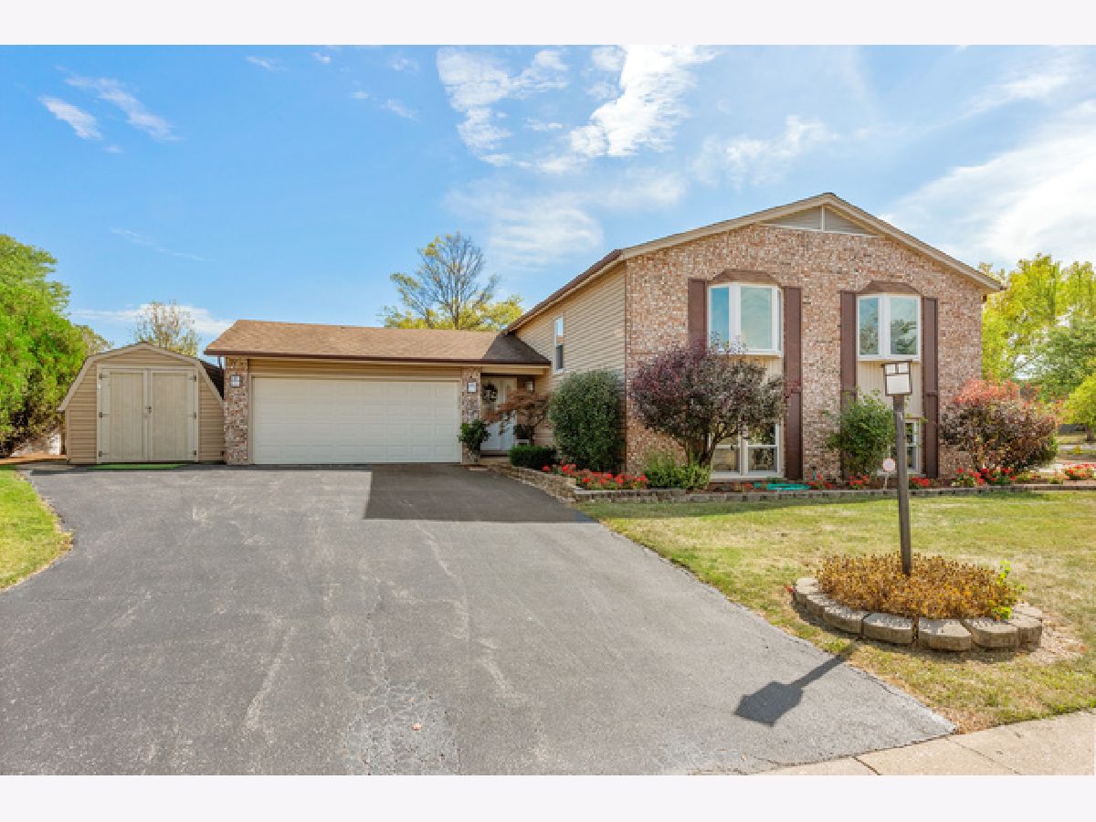 Homes Rented Oakwood Westmont Illinois, 821 Oakwood