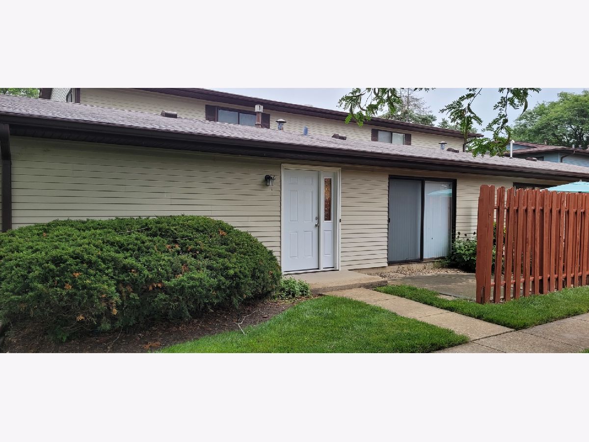 Condominiums Sold Farnswood Aurora Illinois, 1575 Perry