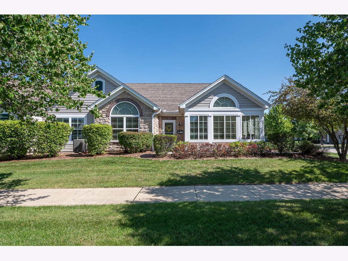 Townhomes & Condos & Homes Sold Villas At Fox Run Plainfield Illinois, 16508 Deer Ridge