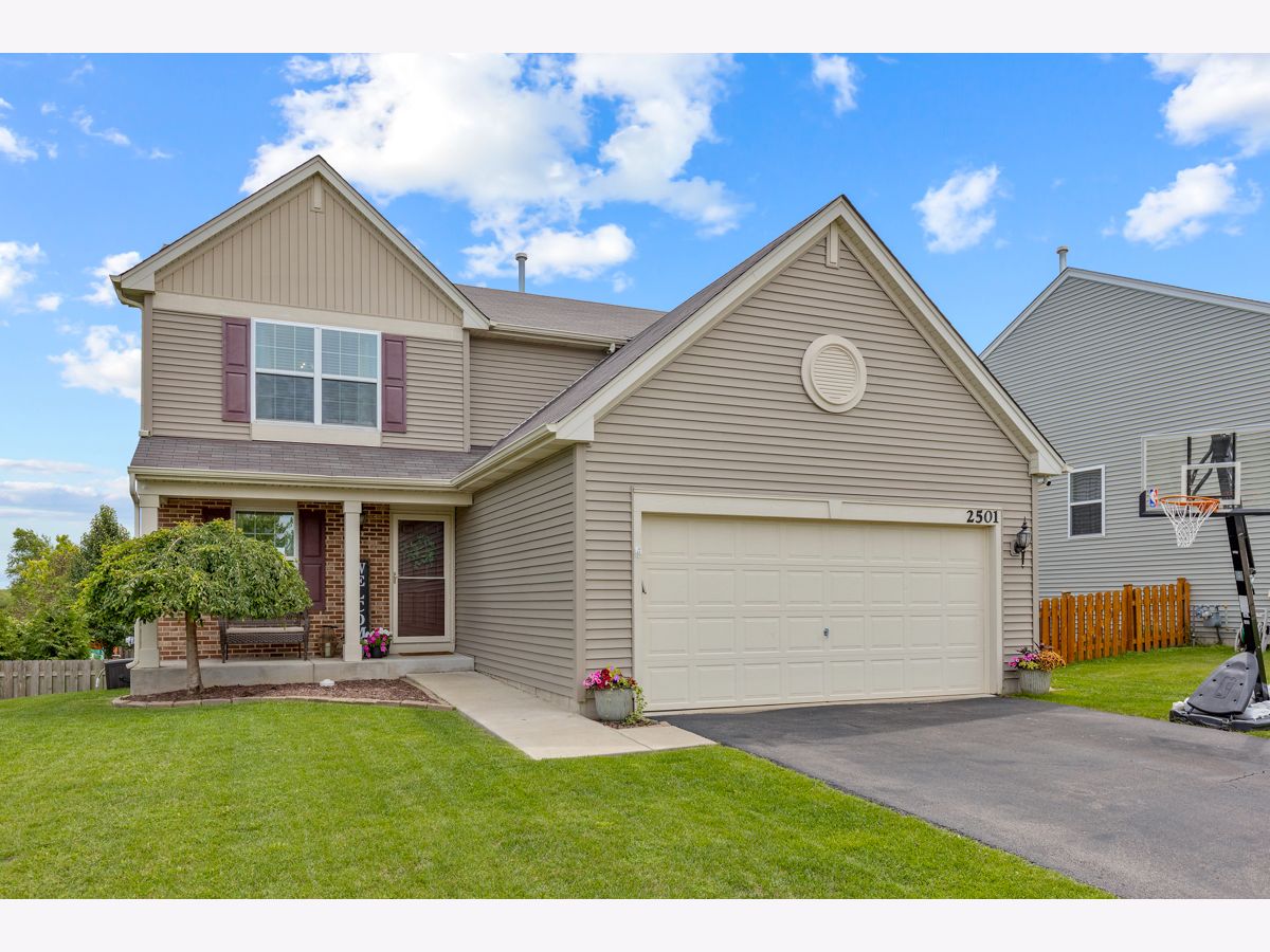 Townhomes & Homes Rented Lakewood Crossing Hampshire Illinois, 2501 Justin
