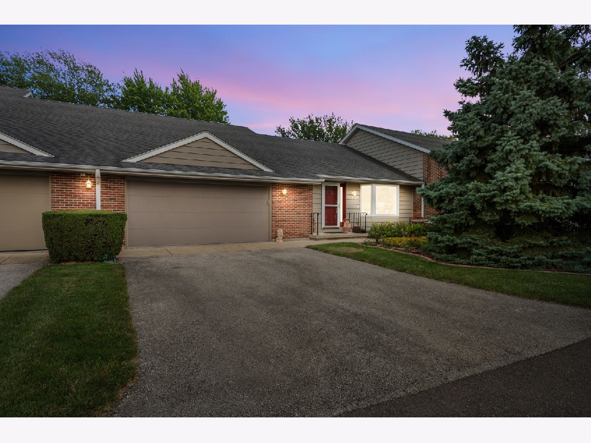 Homes & Condos & Townhomes Sold Fairway Oaks Dekalb Illinois, 3032 Fairway Oaks