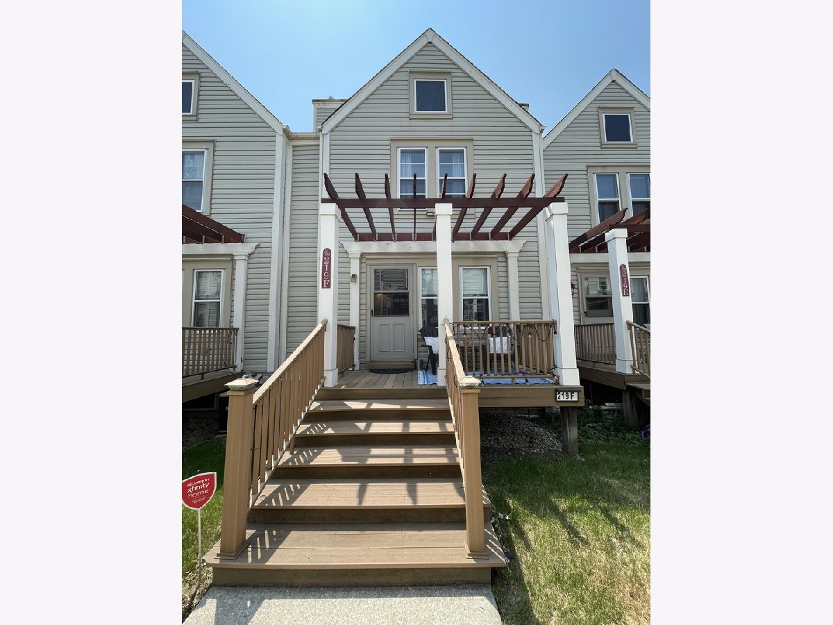 Townhomes Rented Walnut Court Bensenville Illinois, 219 Walnut