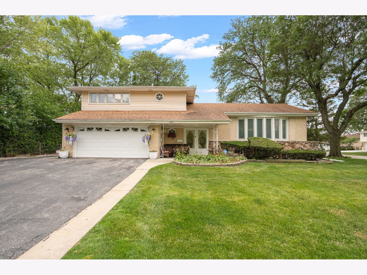  Sold Norwood Park Illinois, 5677 Manor
