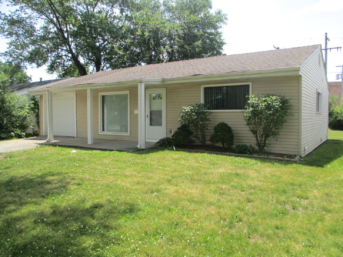 Homes Rented Meadowbrook Wheeling Illinois, 221 Manchester