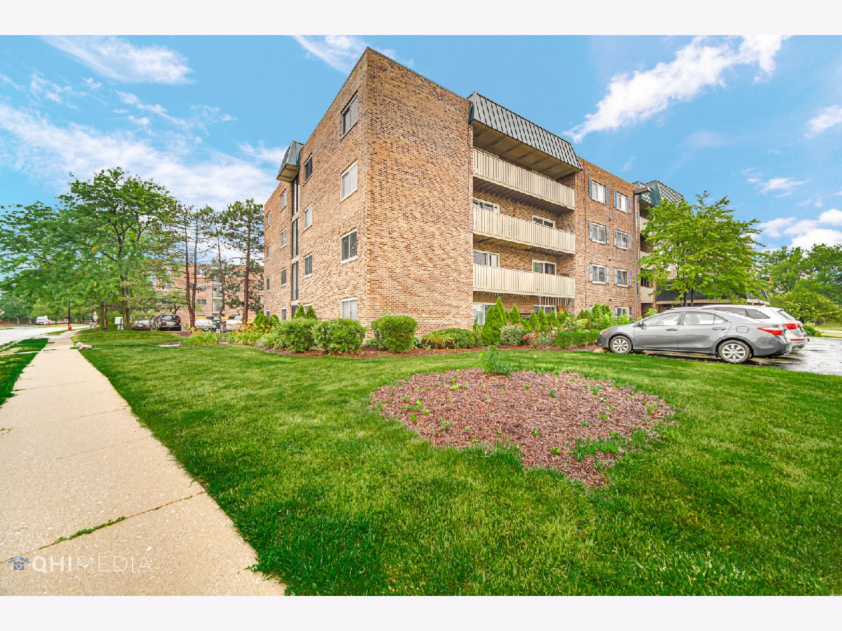 Condominiums Rented 12 Oaks Elk Grove Village Illinois, 700 Perrie