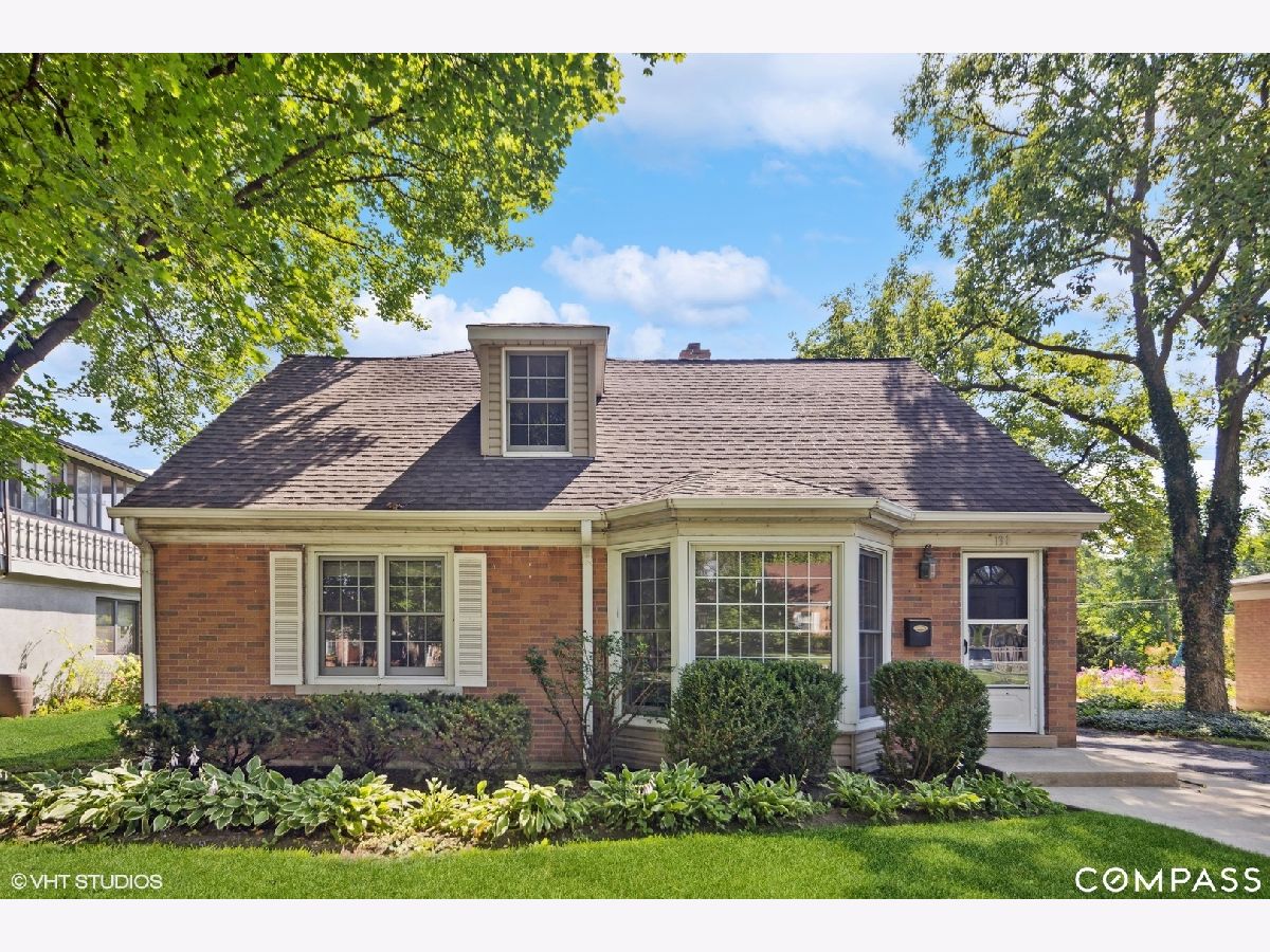 Homes & Condos & Townhomes Rented Blackhawk Heights Clarendon Hills Illinois, 131 Iroquois