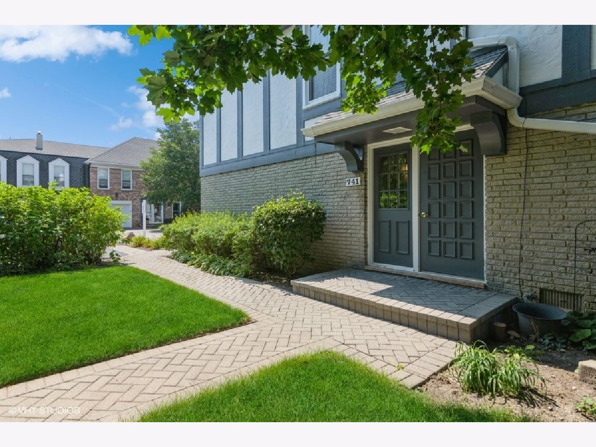 Condos & Townhomes Sold Cambridge Square Libertyville Illinois, 741 Garfield