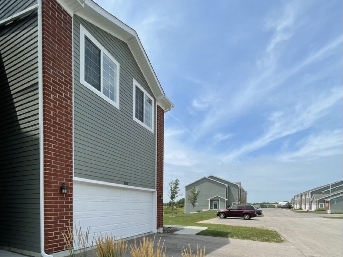 Condos & Townhomes Rented Townes Of Kendall Market Place Yorkville Illinois, 930 Gillespie