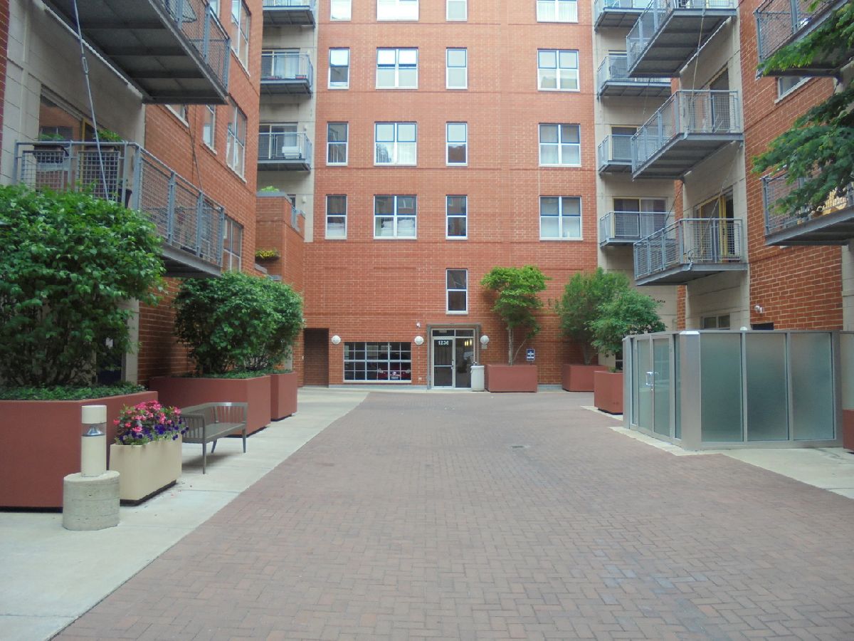 Condominiums Rented Chicago Avenue Place Evanston Illinois, 1236 Chicago
