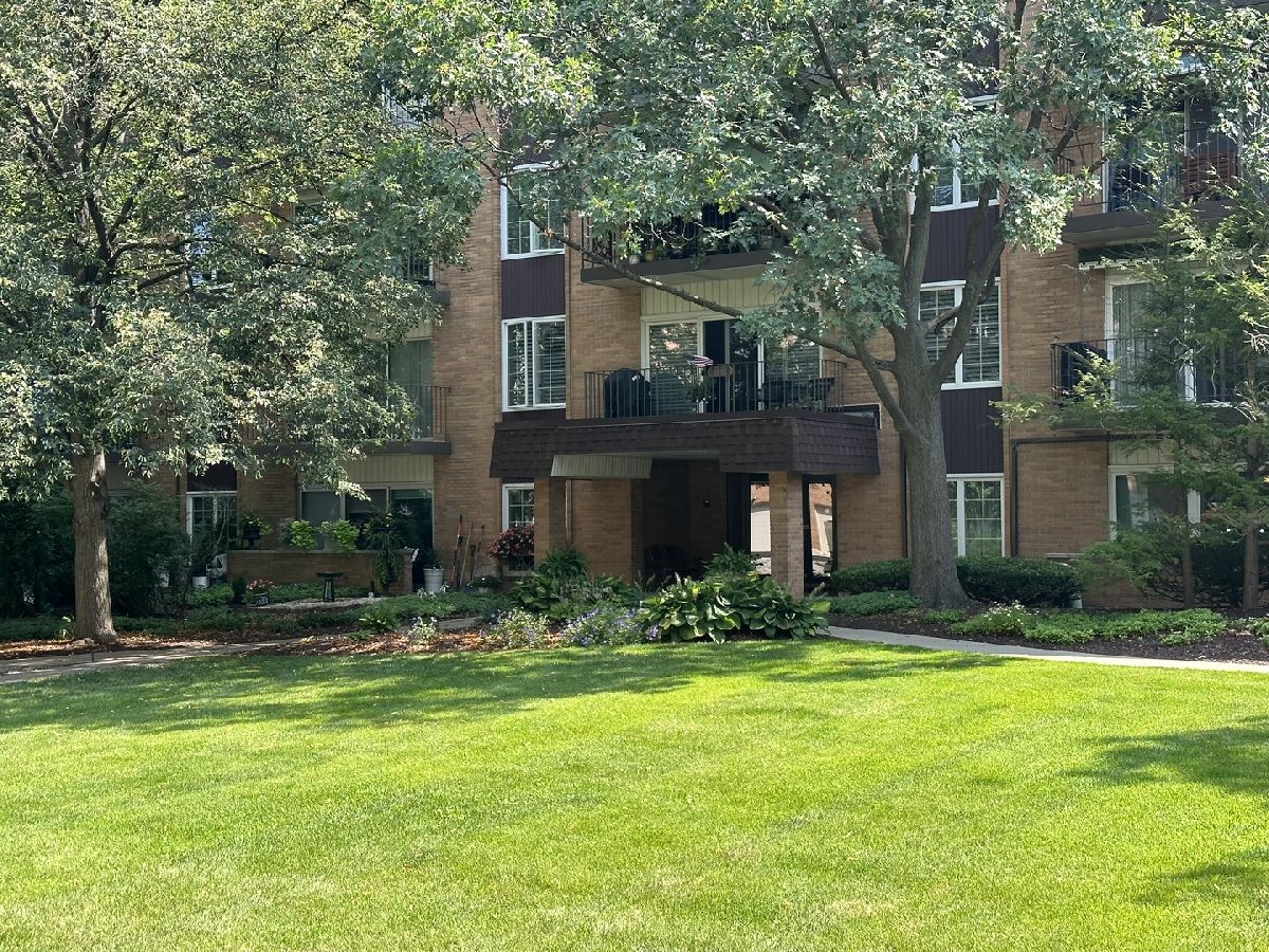 Condos & Townhomes Sold Park Place East Glen Ellyn Illinois, 445 Park