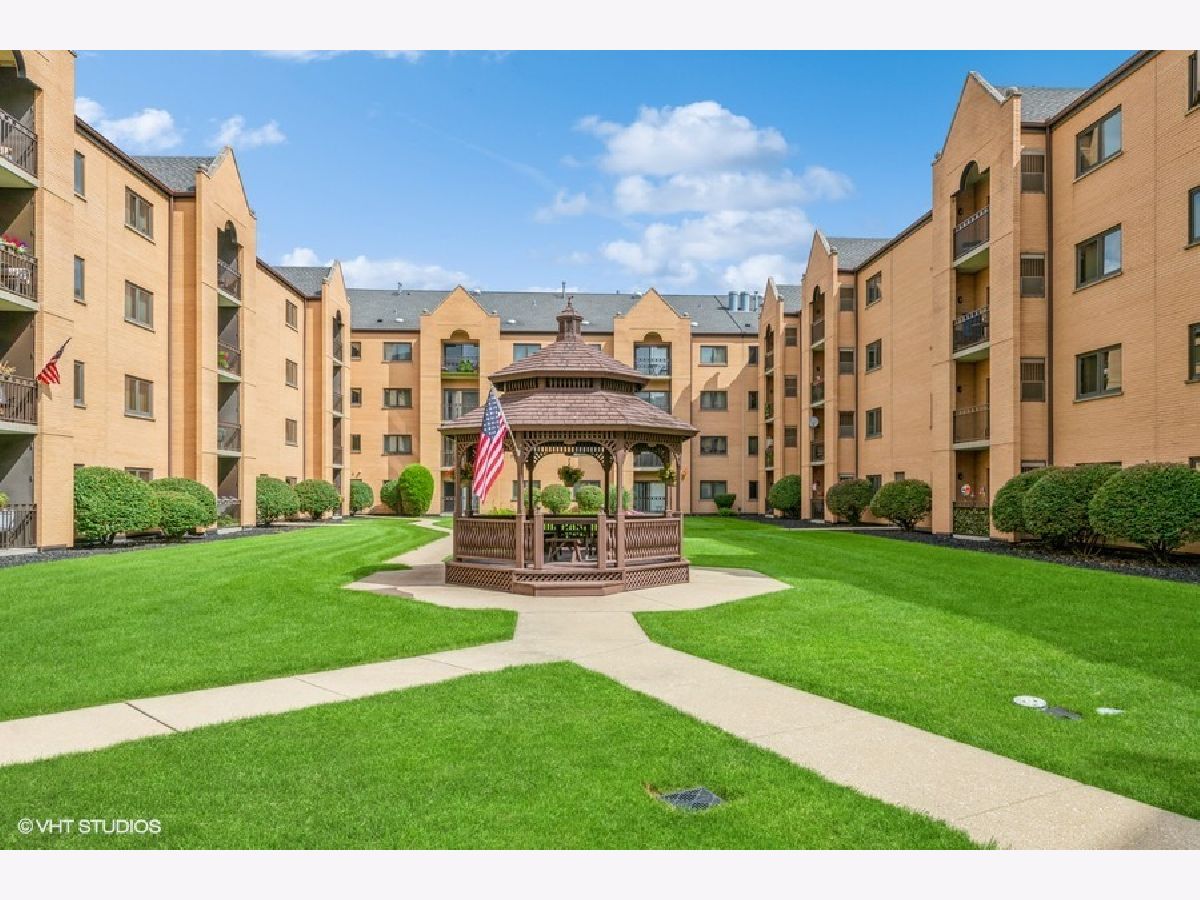 Condos & Townhomes & Homes Sold Courtyard Of Harwood Heights Harwood Heights Illinois, 7400 Lawrence