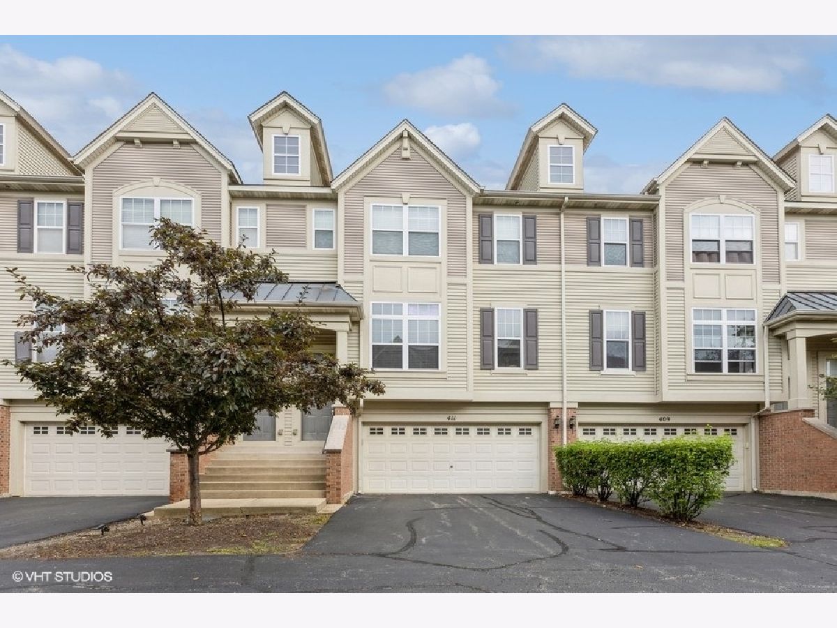 Townhomes Sold Yorkshire Square Aurora Illinois, 411 Commerce