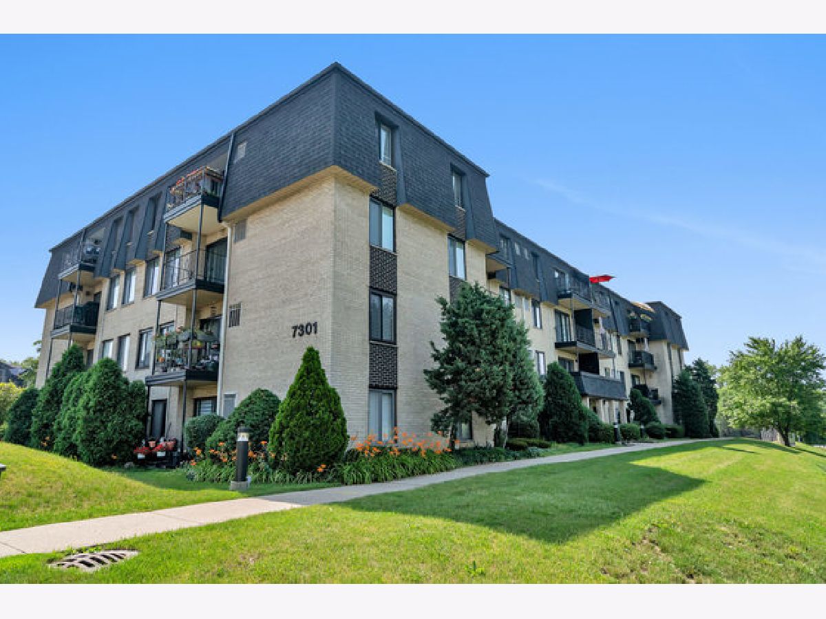 Condominiums & Homes Sold Edgewood Valley Countryside Illinois, 7301 Willow Springs
