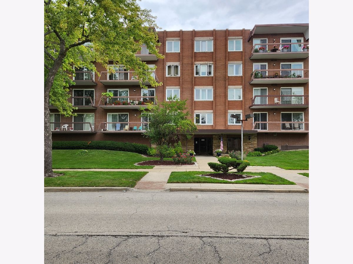 Condominiums Sold Washington Courte Niles Illinois, 8000 Foster