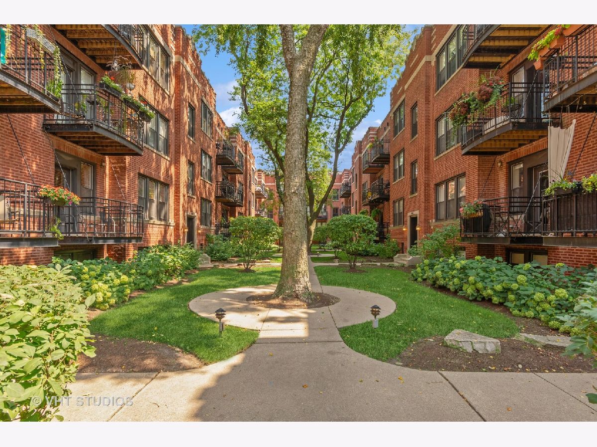 Condominiums Sold Paulina Ridge Court Chicago Illinois, 5915 Paulina