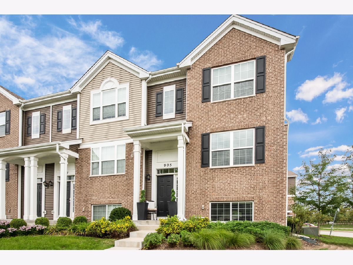 Townhomes Rented Neudearborn Station Naperville Illinois, 905 Charlton