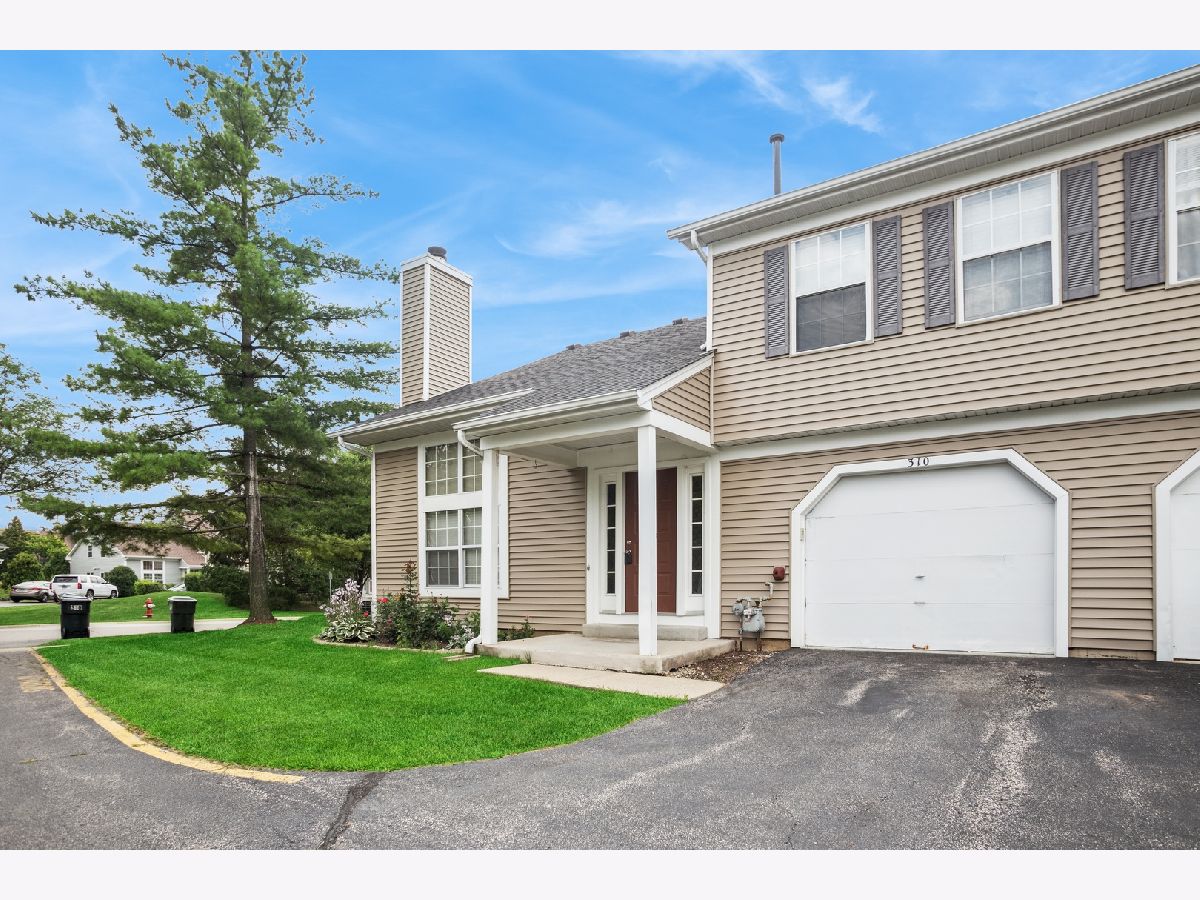 Townhomes Rented Southgate Manor Streamwood Illinois, 310 Wisteria