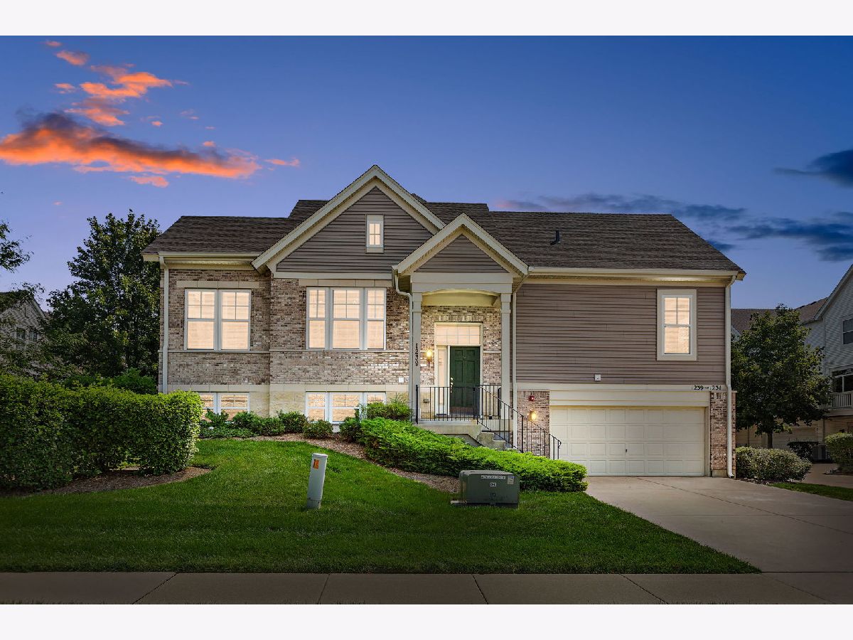Townhomes Sold Villas Of Cambridge Streamwood Illinois, 1239 Tuscany