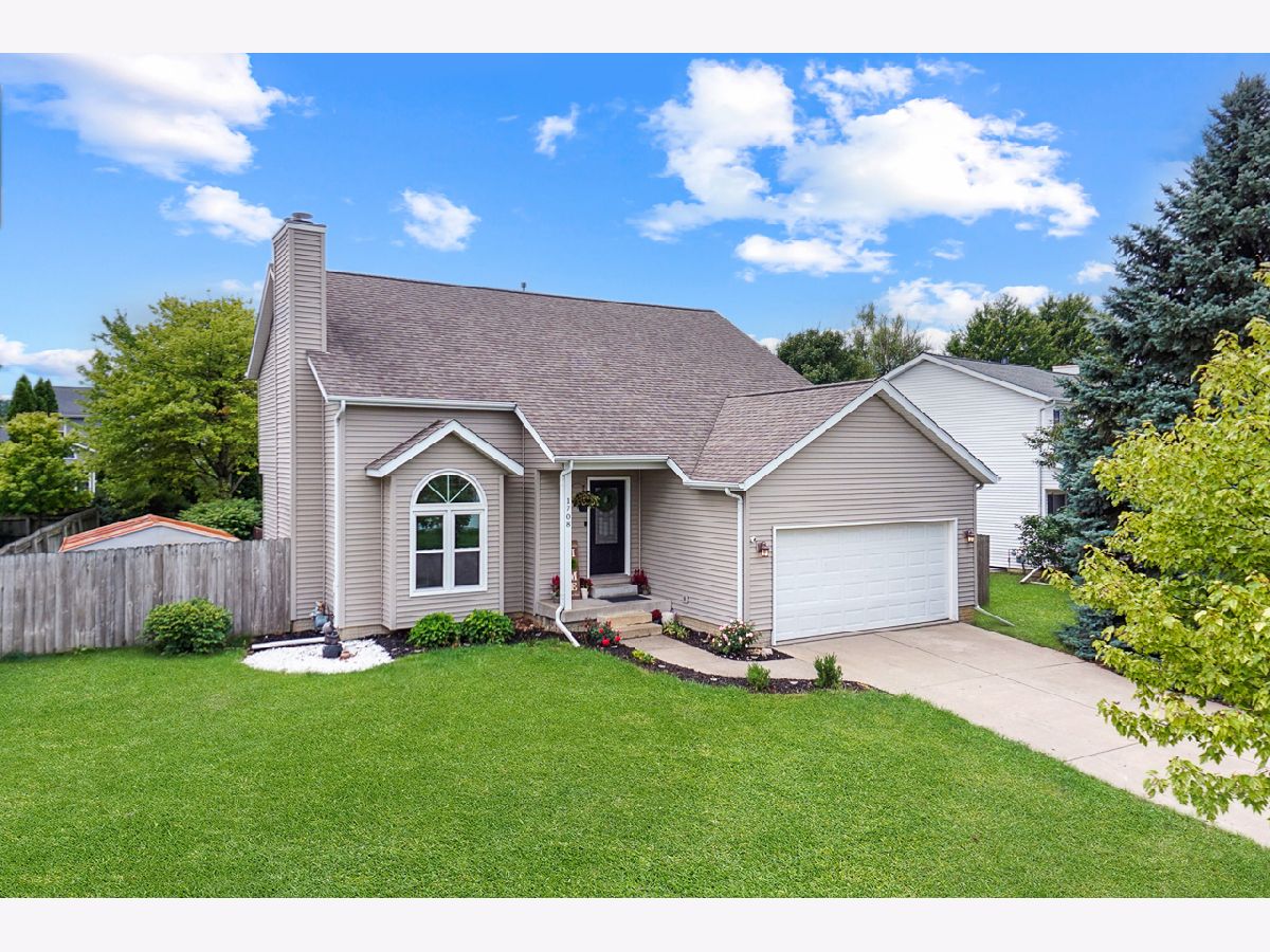 Condos & Townhomes & Homes Sold Midlands Bloomington Illinois, 1708 Royal Pointe