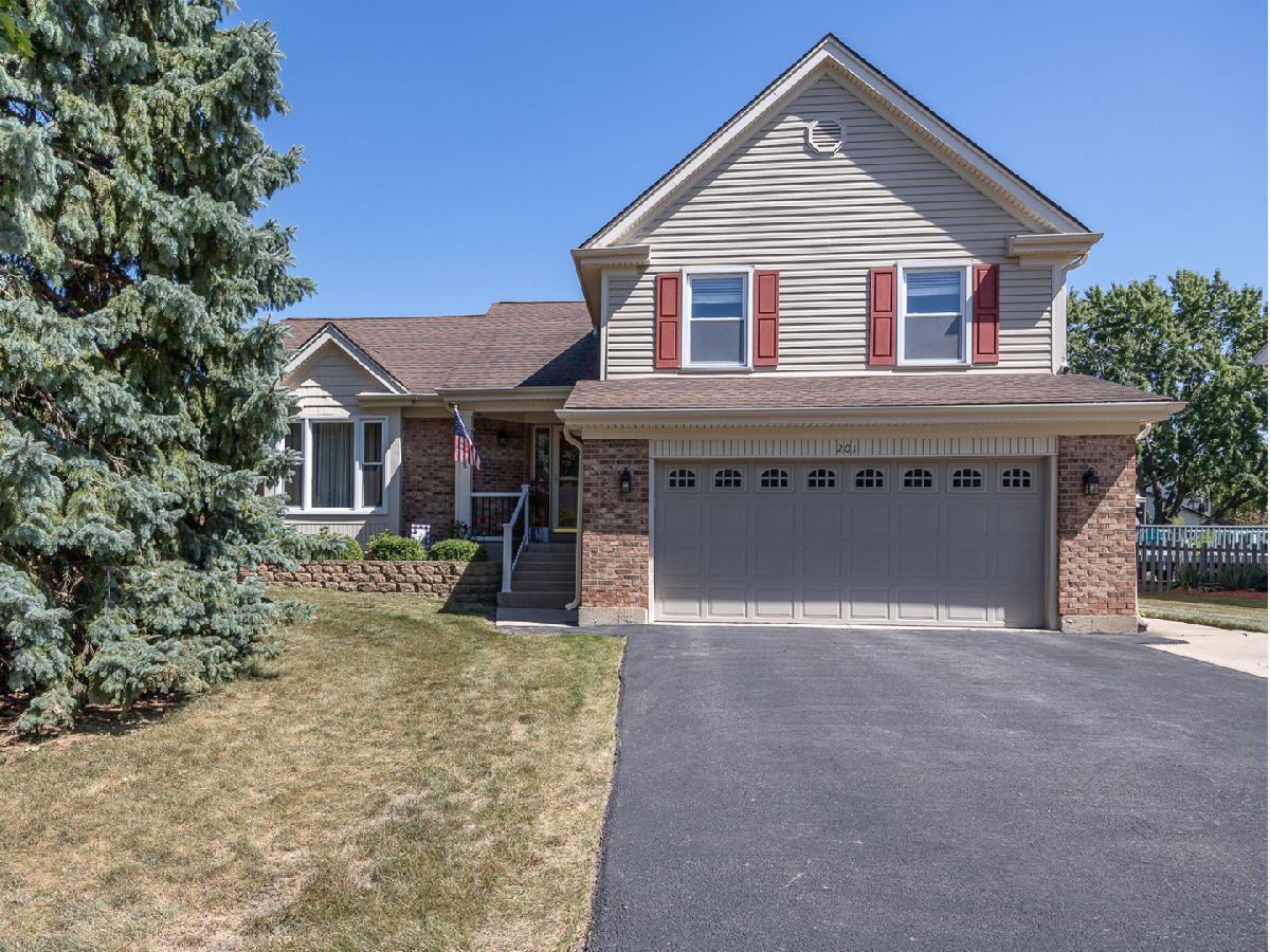 Homes Sold Country Grove Schaumburg Illinois, 201 Pembroke