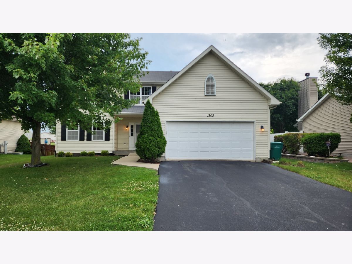 Homes Rented Fall Creek Joliet Illinois, 1303 River Haven