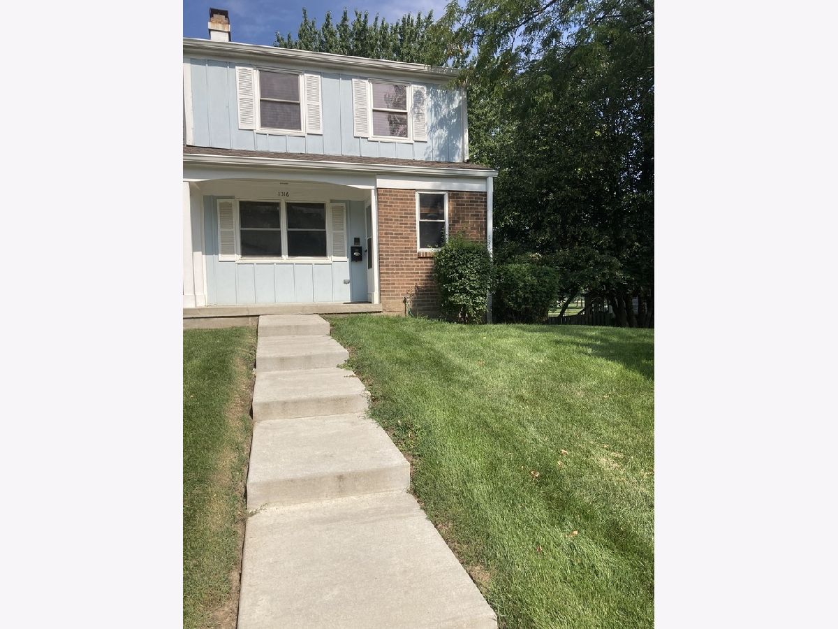 Townhomes & Condos Rented Sheffield Towne Schaumburg Illinois, 1016 Denham