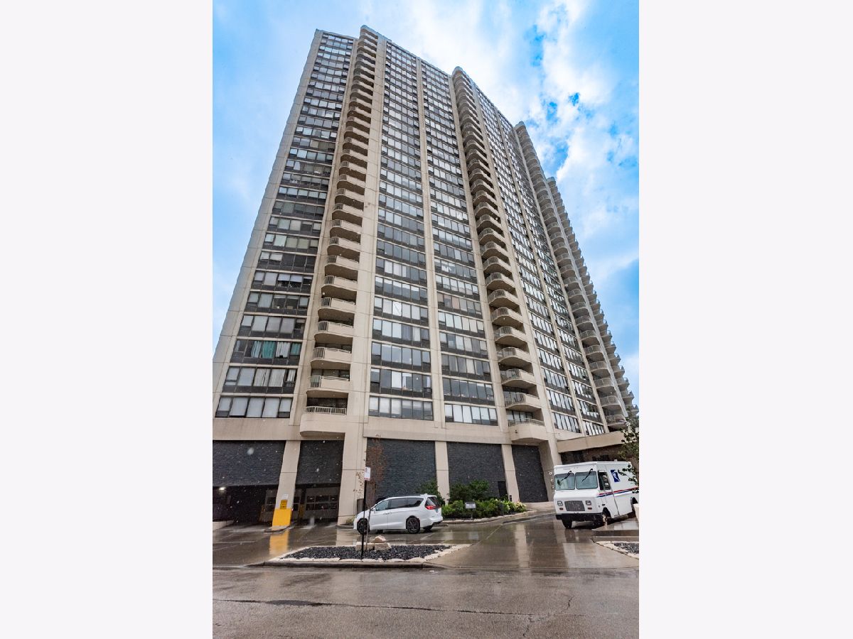 Condominiums Rented Lake Park Plaza Chicago Illinois, 3930 Pine Grove