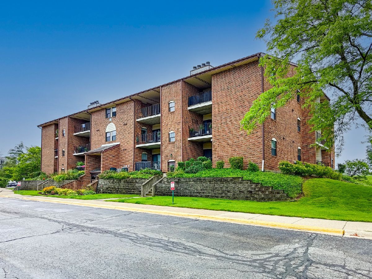 Condominiums Sold Chatham Place Buffalo Grove Illinois, 760 Weidner