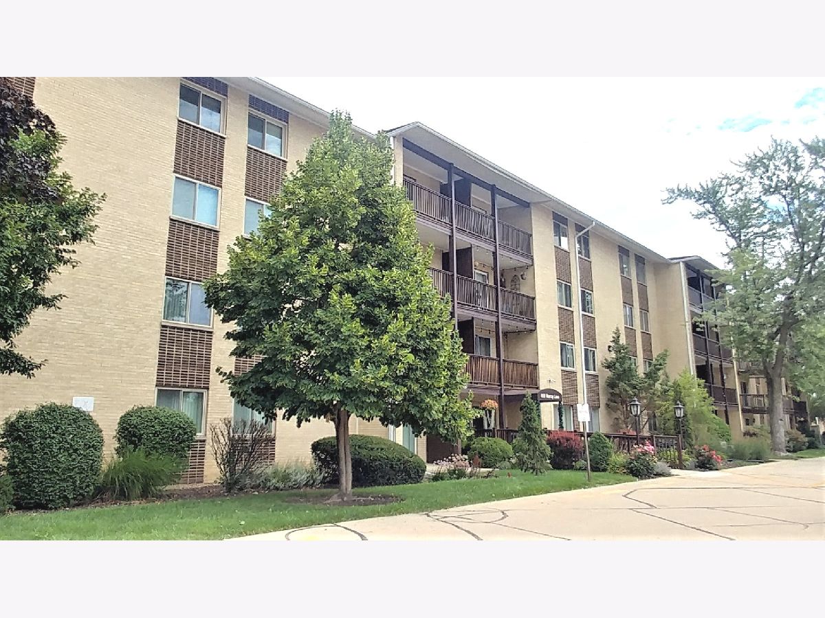 Condominiums Sold Country Acres Des Plaines Illinois, 650 Murray