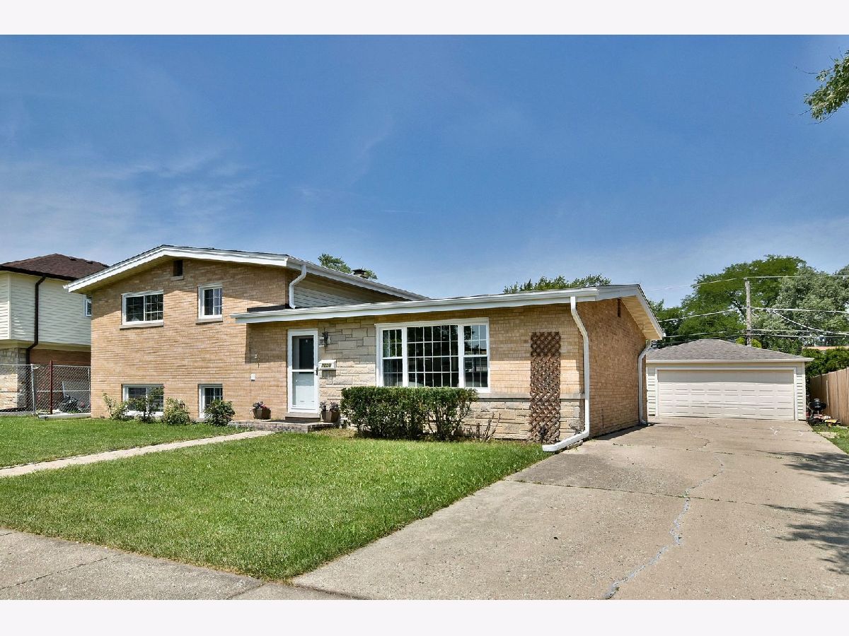 Homes Rented Robbins Meadow Lane Morton Grove Illinois, 7230 Suffield