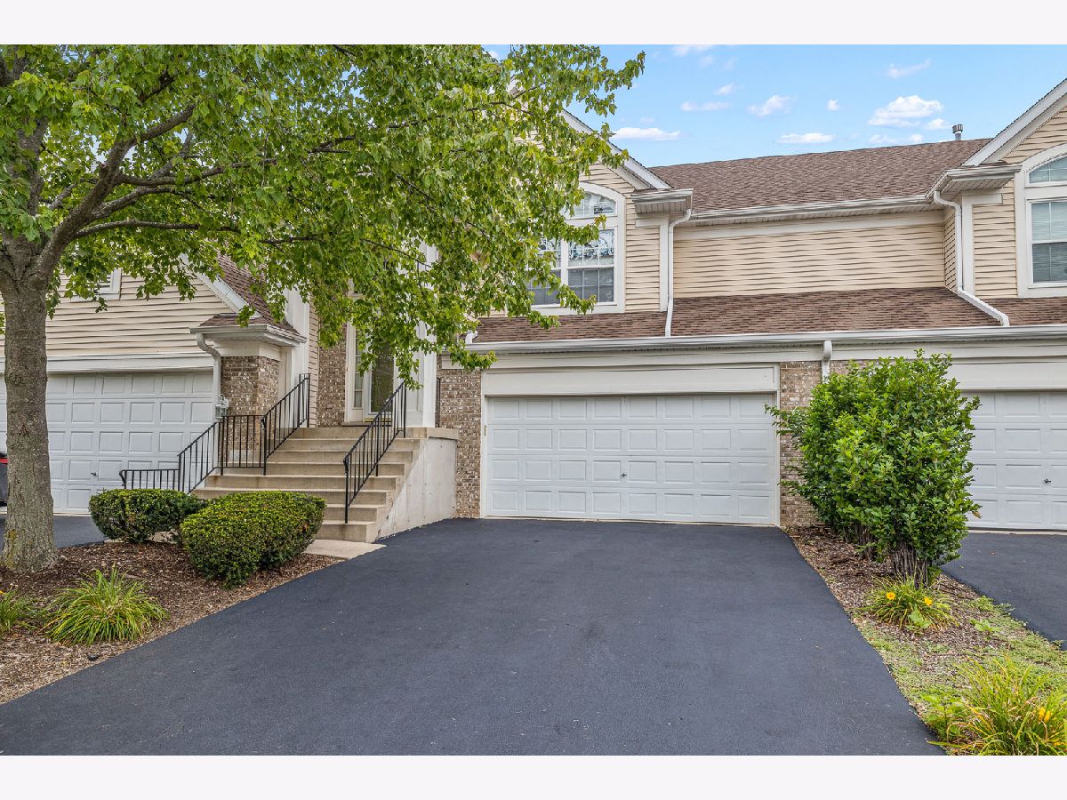 Townhomes & Condos & Homes Sold Riverwalk Plainfield Illinois, 2733 Old Woods