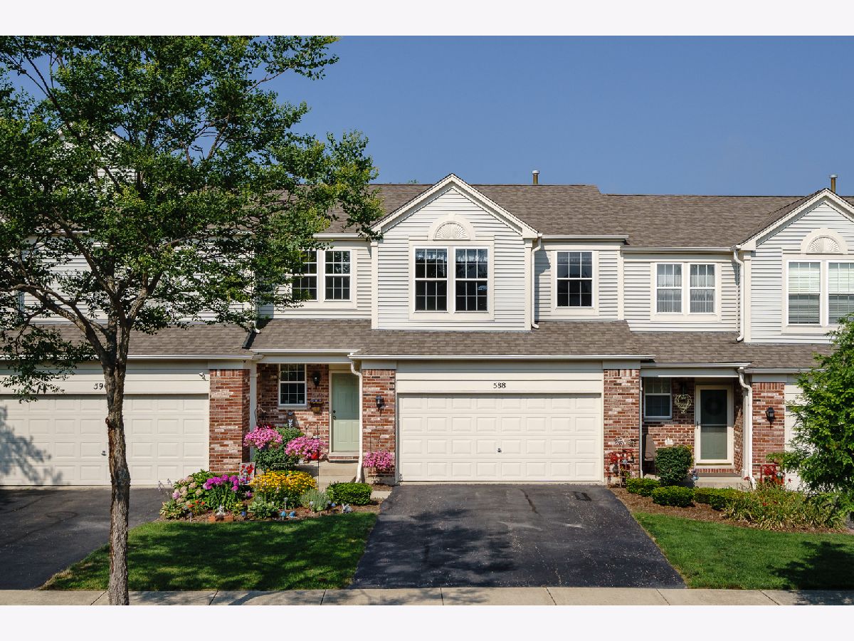 Townhomes Sold Meadows Of Creekside Algonquin Illinois, 588 Woods Creek