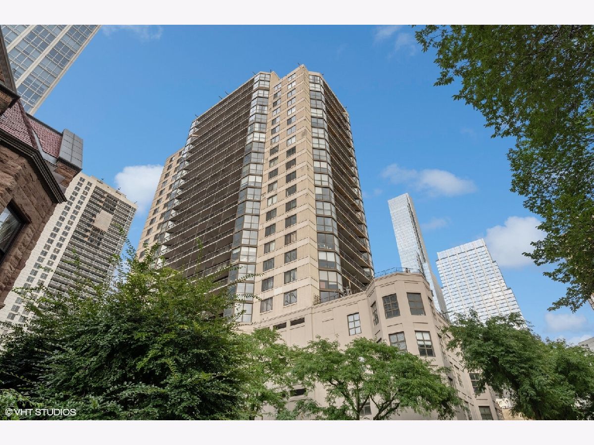 Condos & Townhomes Sold Delaware Place Chicago Illinois, 33 Delaware