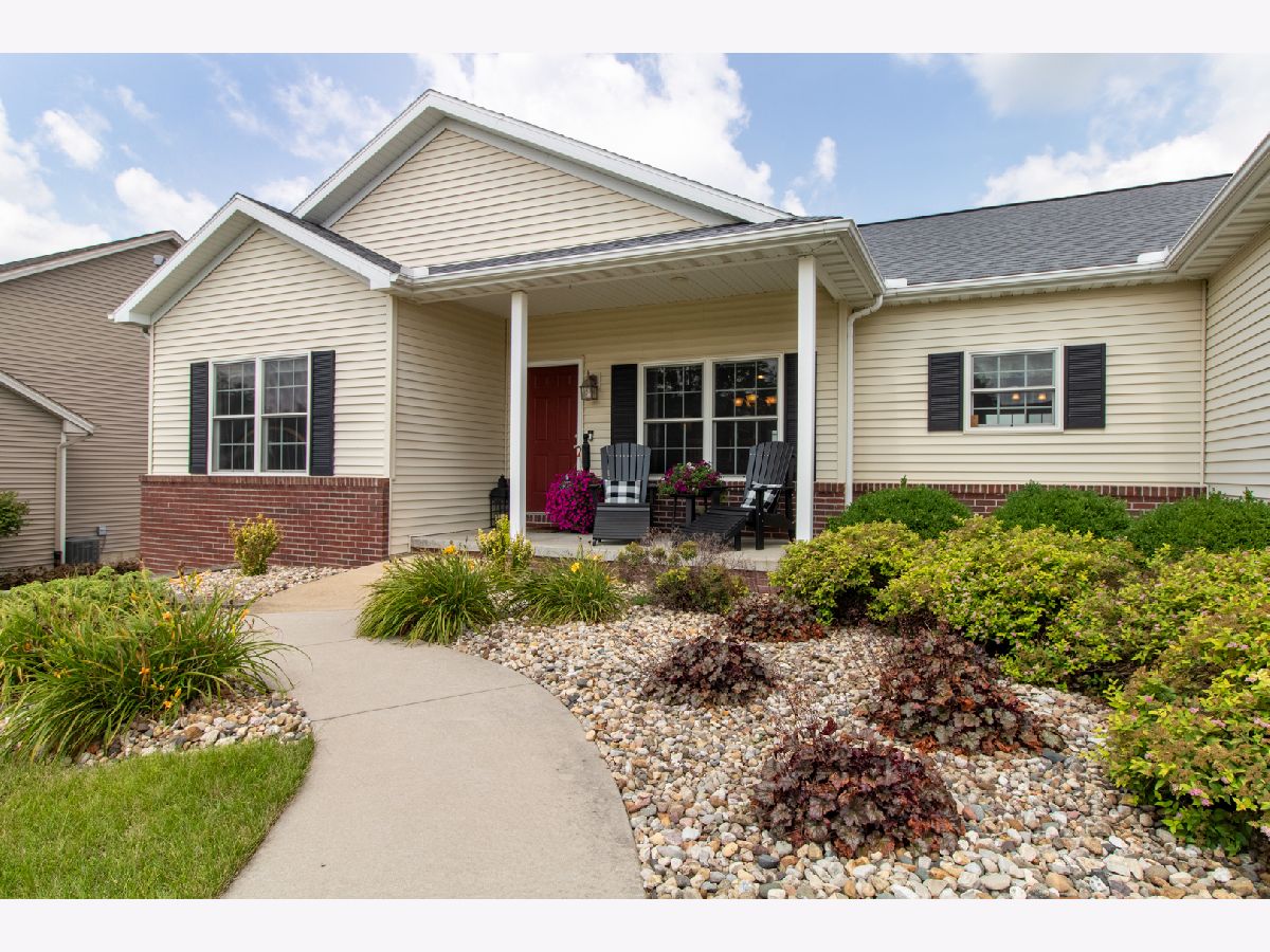 Homes Sold Prairieview Hudson Illinois, 206 White Tail