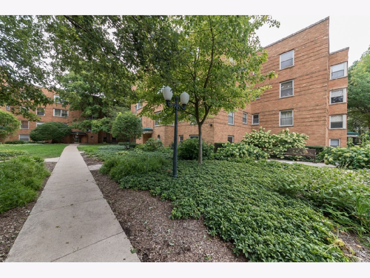 Condominiums Rented Wolcott Village Chicago Illinois, 4949 Wolcott