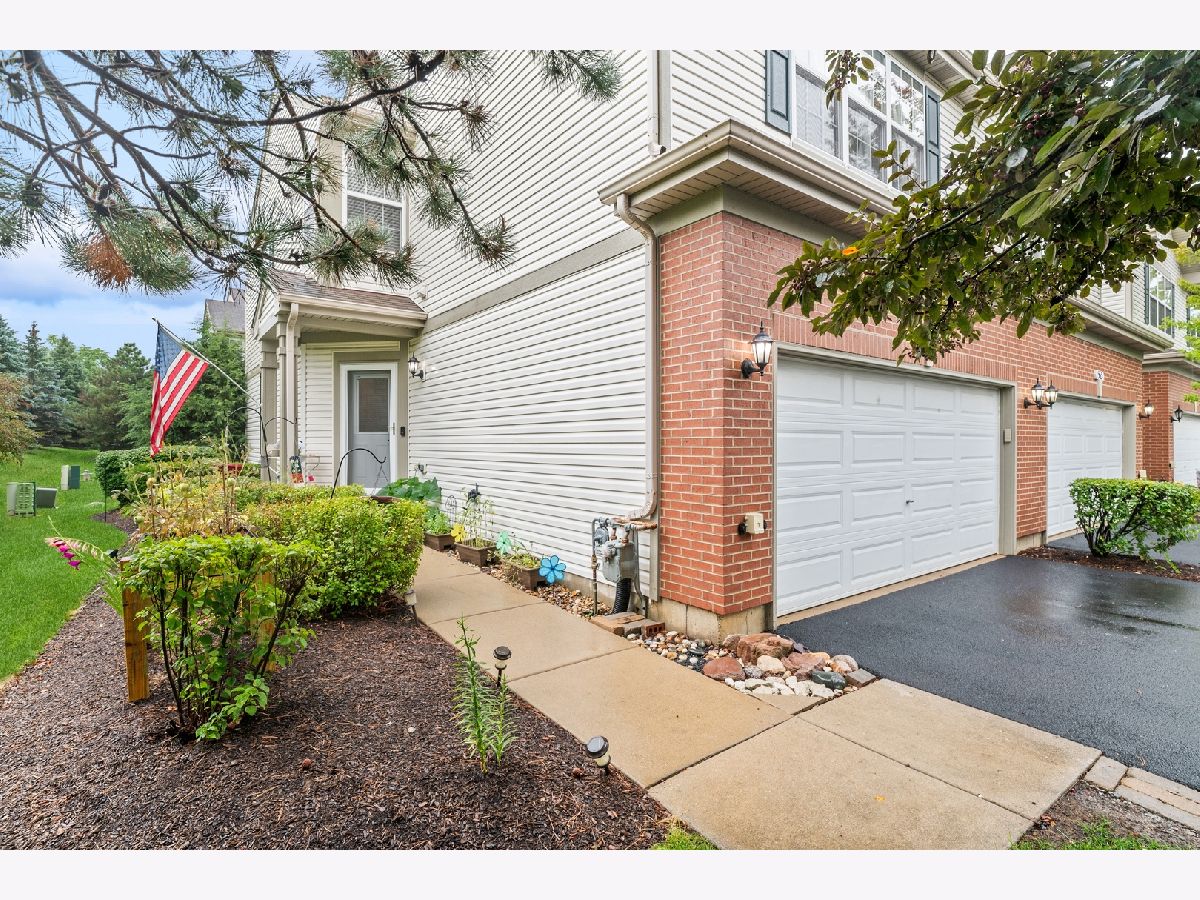 Townhomes Sold Fairfield Lakes Round Lake Illinois, 567 Red Deer