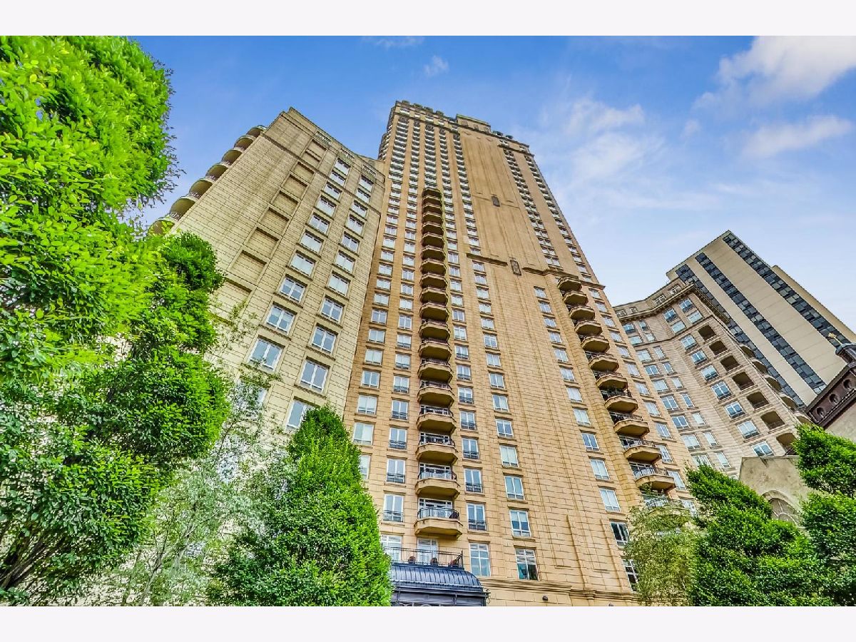 Condominiums Sold Lincoln Park 2550 Chicago Illinois, 2550 Lakeview
