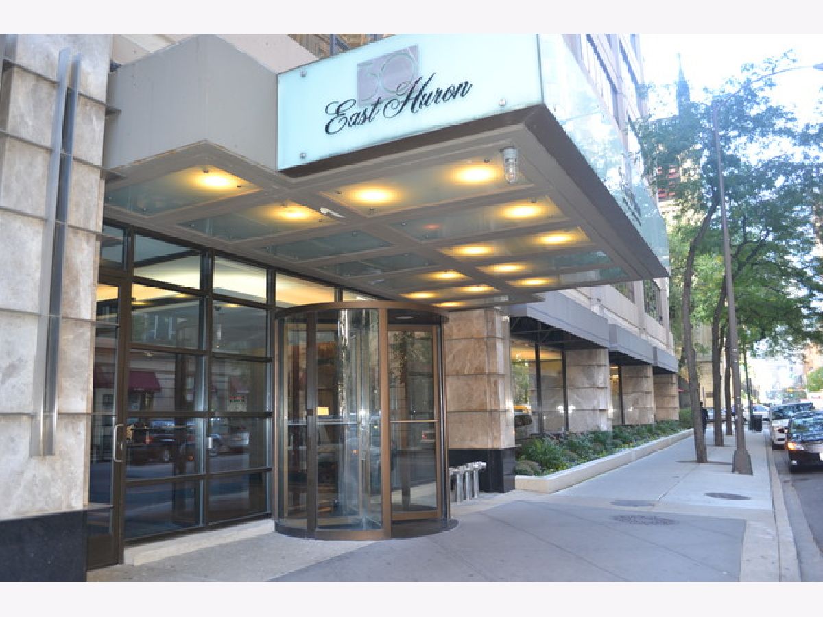 Condominiums Rented 30 E Huron Chicago Illinois, 30 Huron