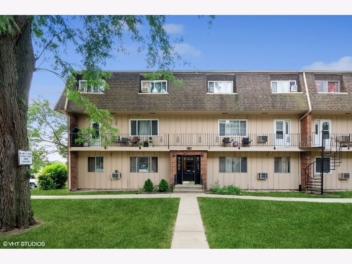 Condominiums Sold Coach Light Rolling Meadows Illinois, 2300 Algonquin