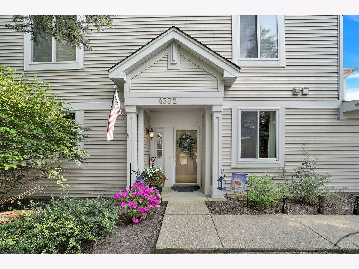 Townhomes & Condos Sold Waters Edge Island Lake Illinois, 4332 Waters Edge