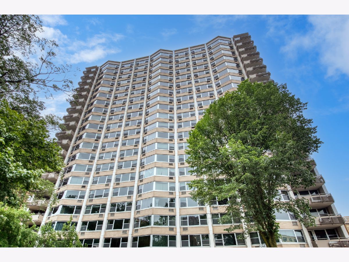 Condominiums Sold 555 Cornelia Condos Chicago Illinois, 555 Cornelia
