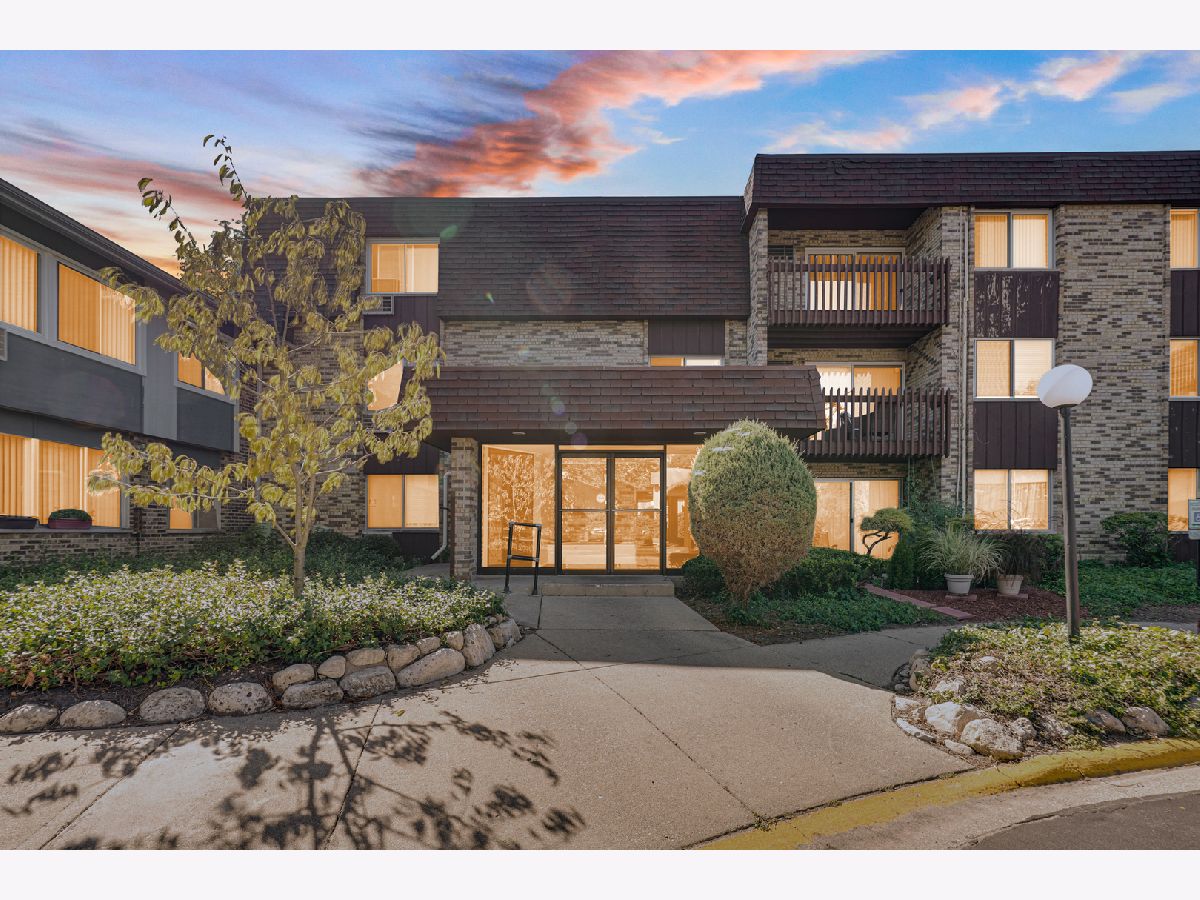 Condominiums Sold Willow Woods Prospect Heights Illinois, 922 Old Willow