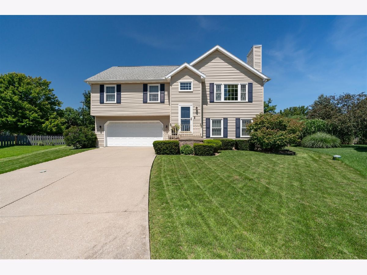Homes & Condos & Townhomes Sold Tramore Normal Illinois, 1411 Boyne