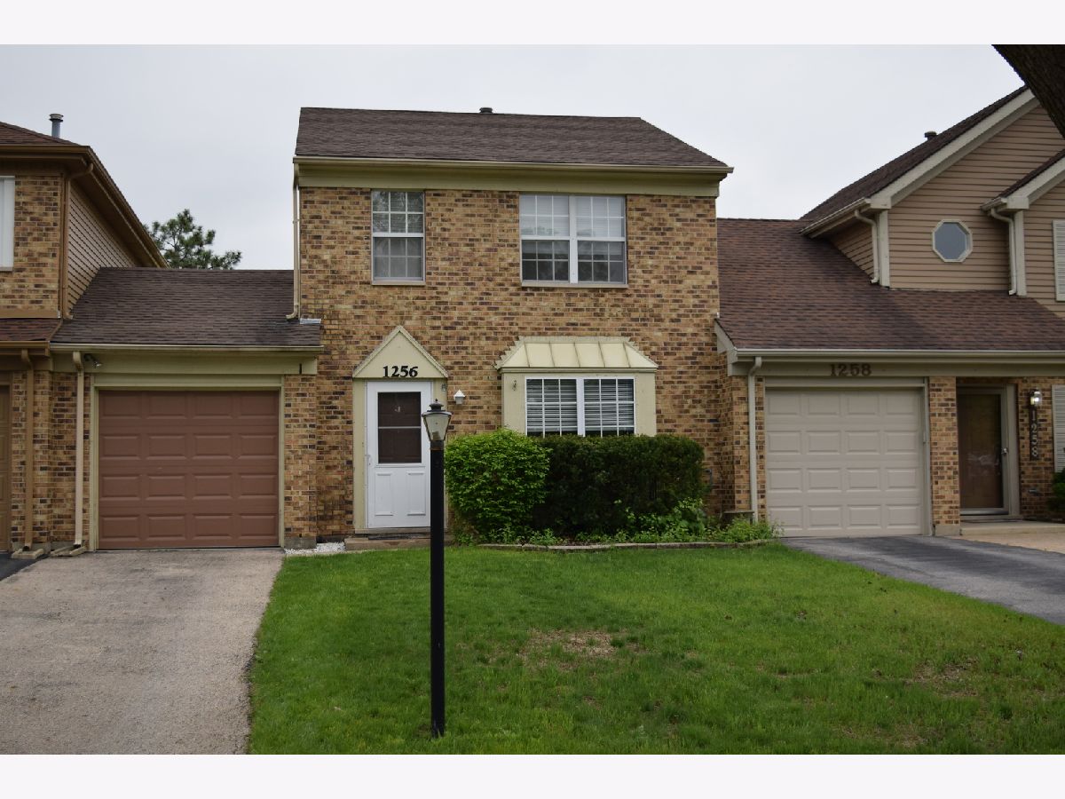Townhomes & Homes Rented Maplewood Estates Carol Stream Illinois, 1256 Robin